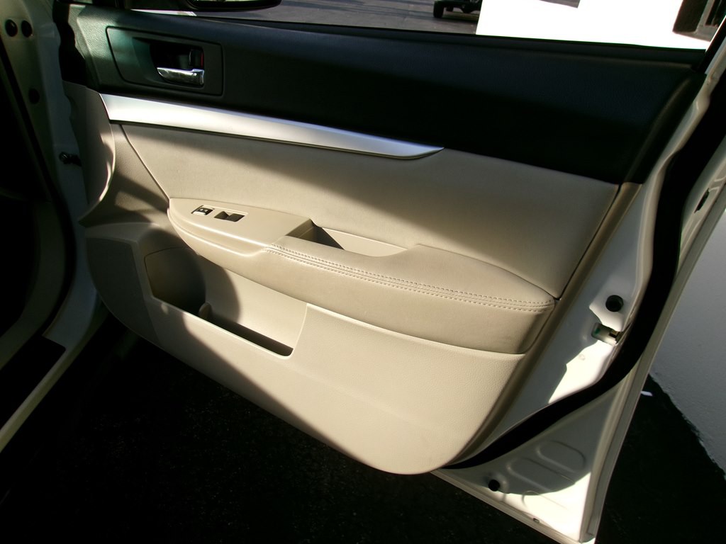 2011 Subaru Outback Image 57