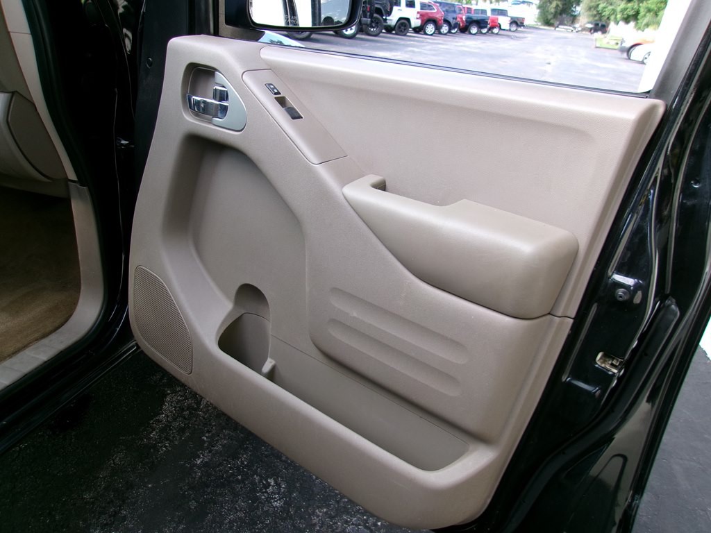 2015 Nissan Frontier Image 46