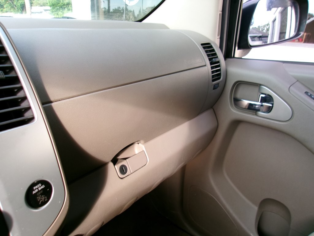 2015 Nissan Frontier Image 60