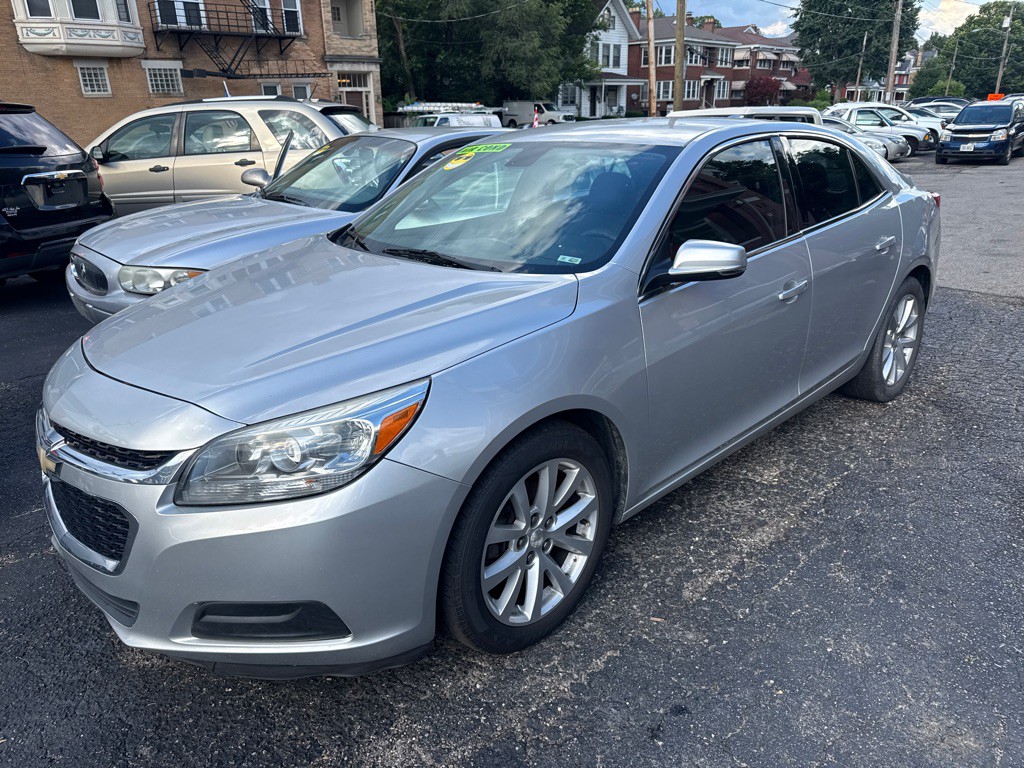 2016 Chevrolet Malibu Image 1