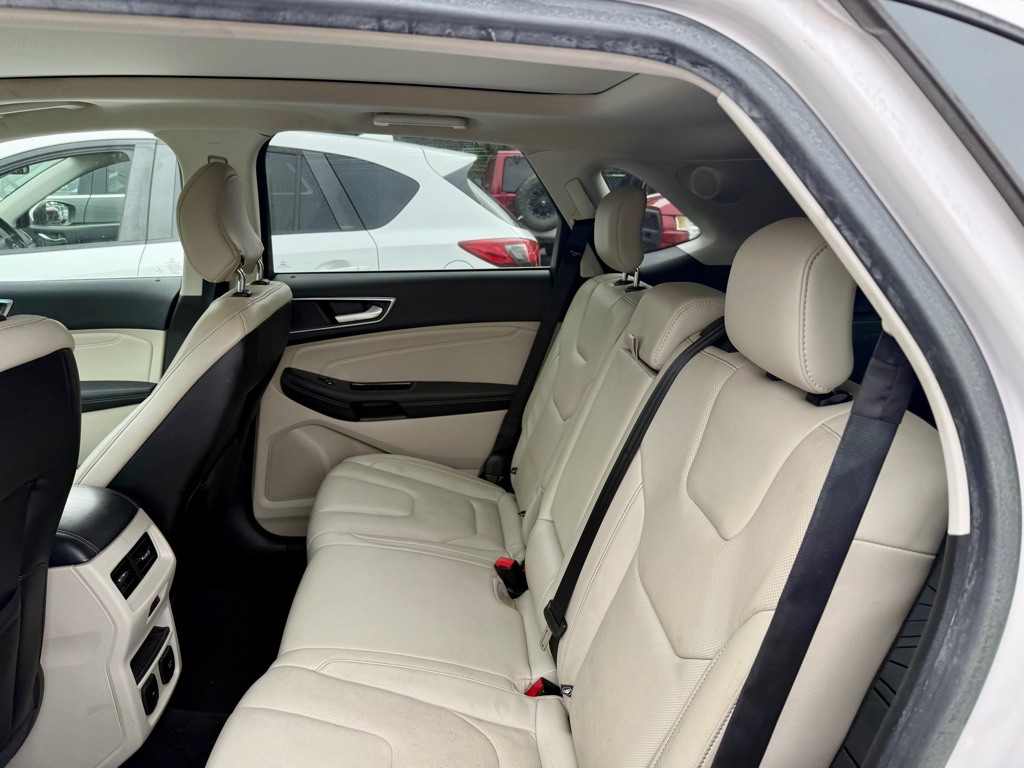 2017 Ford Edge Image 4