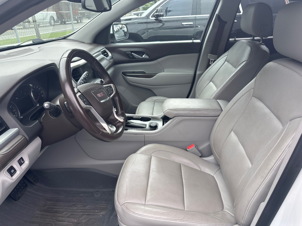 2017 GMC Acadia Image 2