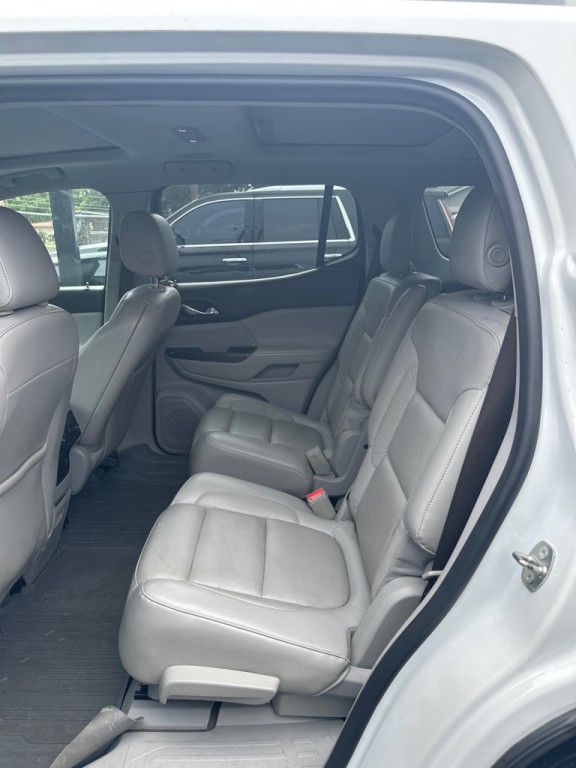 2017 GMC Acadia Image 4