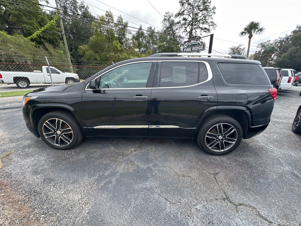 2017 GMC Acadia Image 1