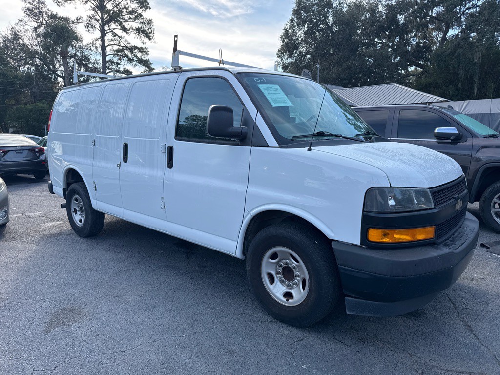 2018 Chevrolet Express Image 1