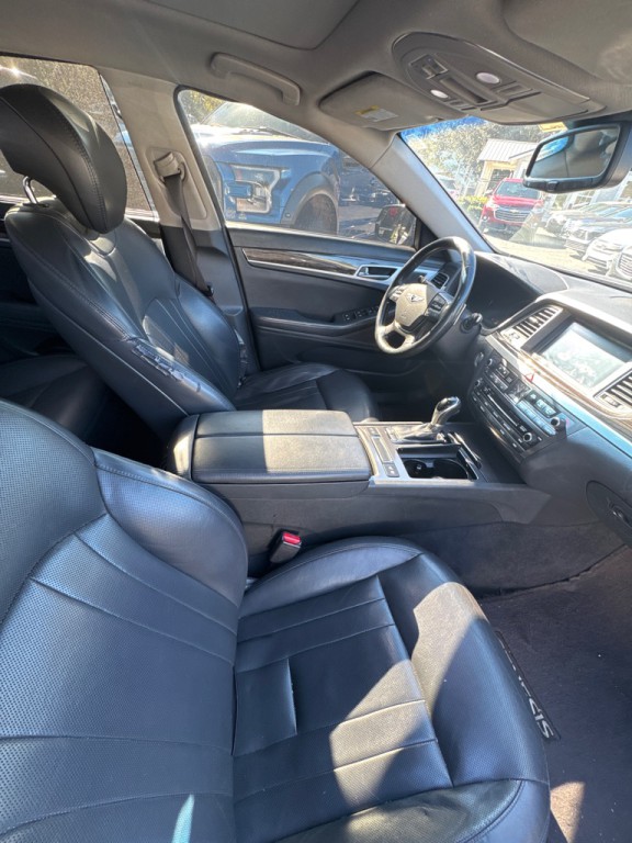 2015 Hyundai Genesis Image 4