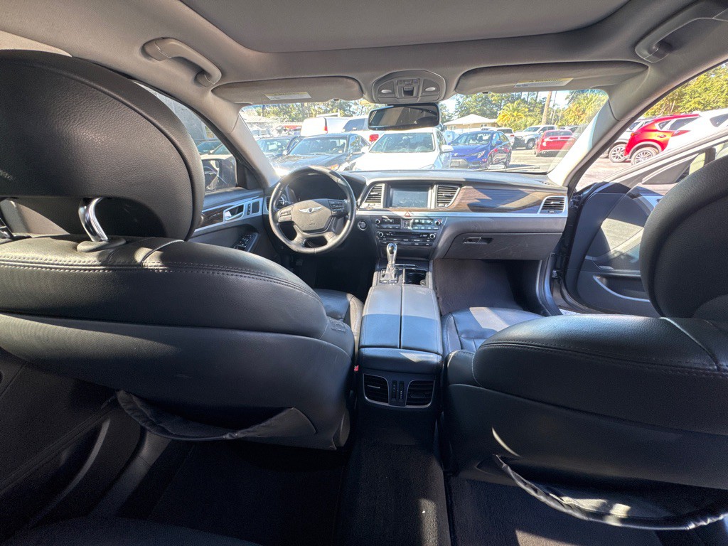 2015 Hyundai Genesis Image 6
