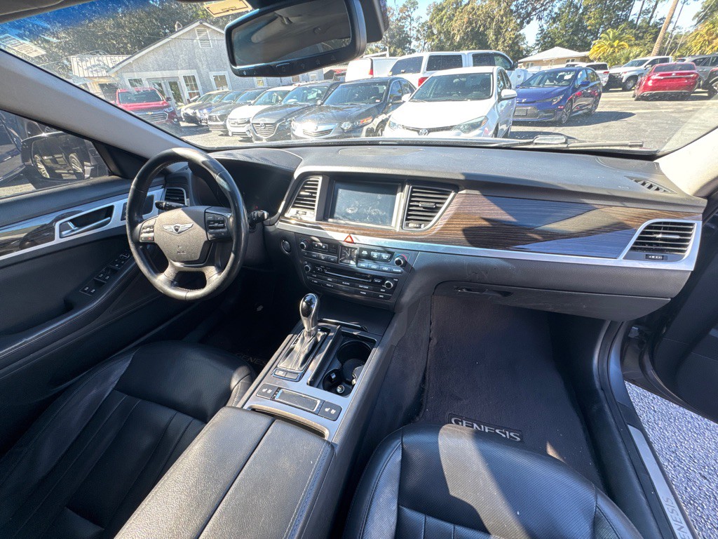 2015 Hyundai Genesis Image 7