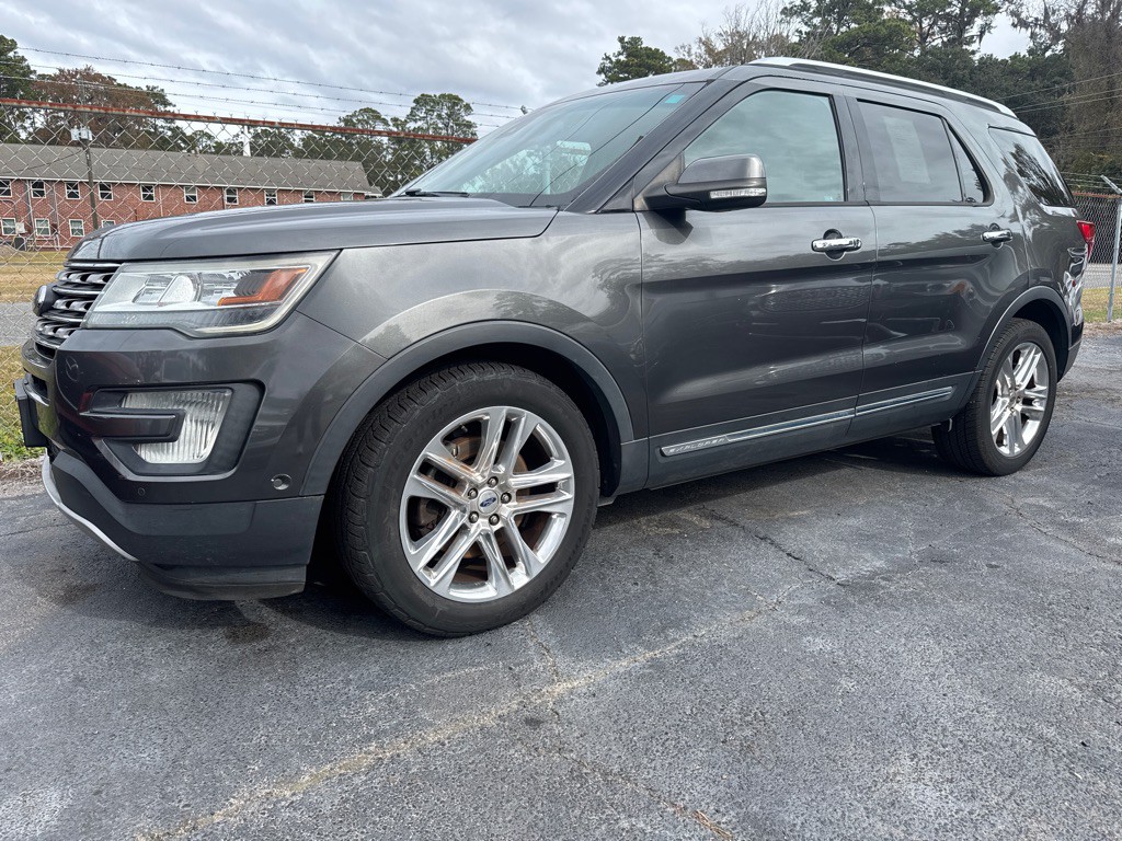 2017 Ford Explorer Image 1