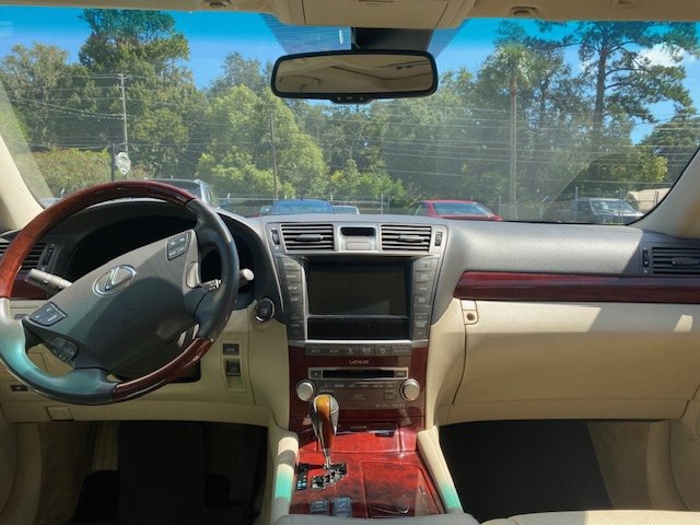 2010 Lexus LS Image 2