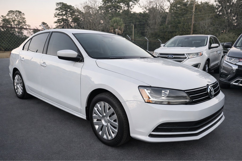 2017 Volkswagen Jetta Image 2