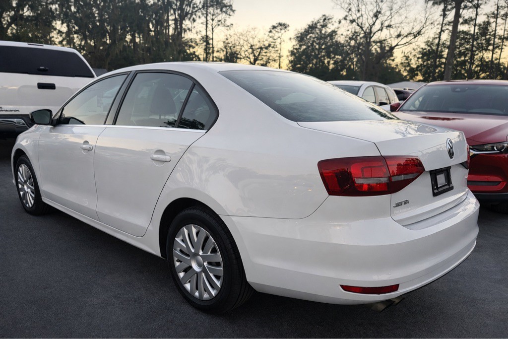 2017 Volkswagen Jetta Image 4