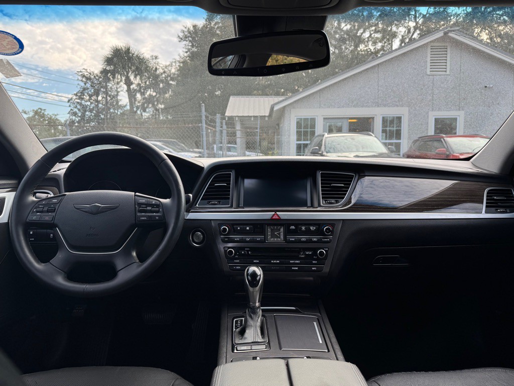 2016 Hyundai Genesis Image 6