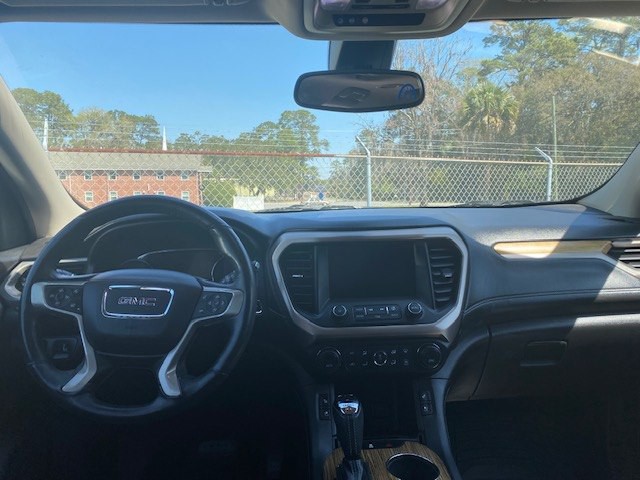 2017 GMC Acadia Image 2