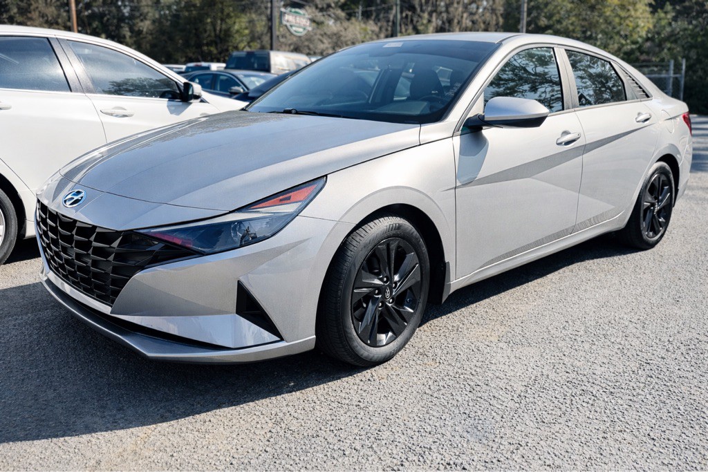 2022 Hyundai Elantra Image 1