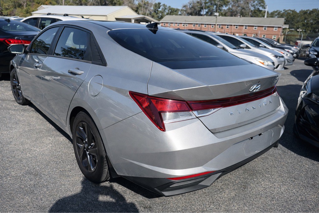 2022 Hyundai Elantra Image 3