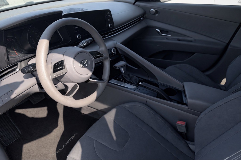 2022 Hyundai Elantra Image 4