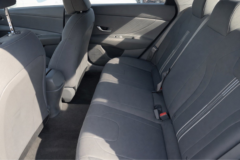 2022 Hyundai Elantra Image 6