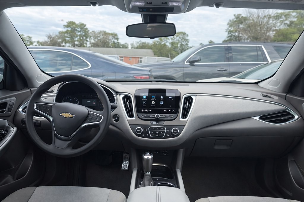 2020 Chevrolet Malibu Image 2