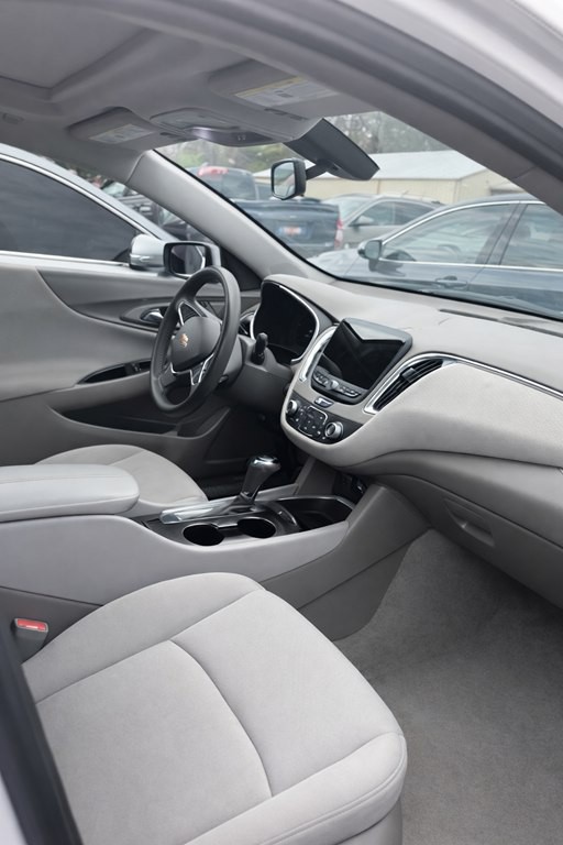 2020 Chevrolet Malibu Image 3