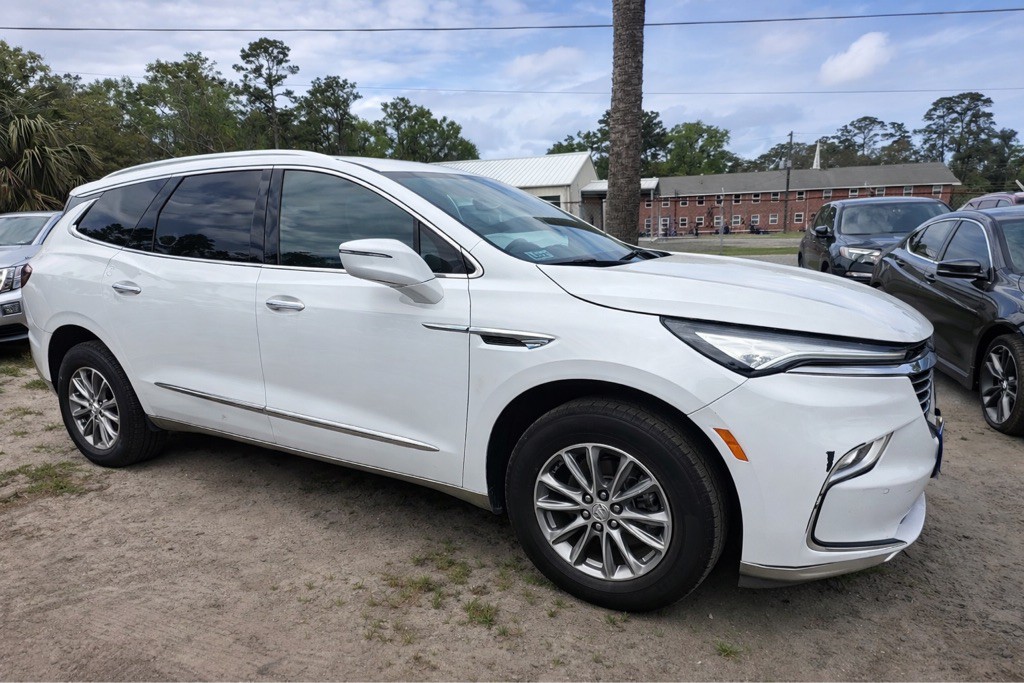 2023 Buick Enclave Image 2