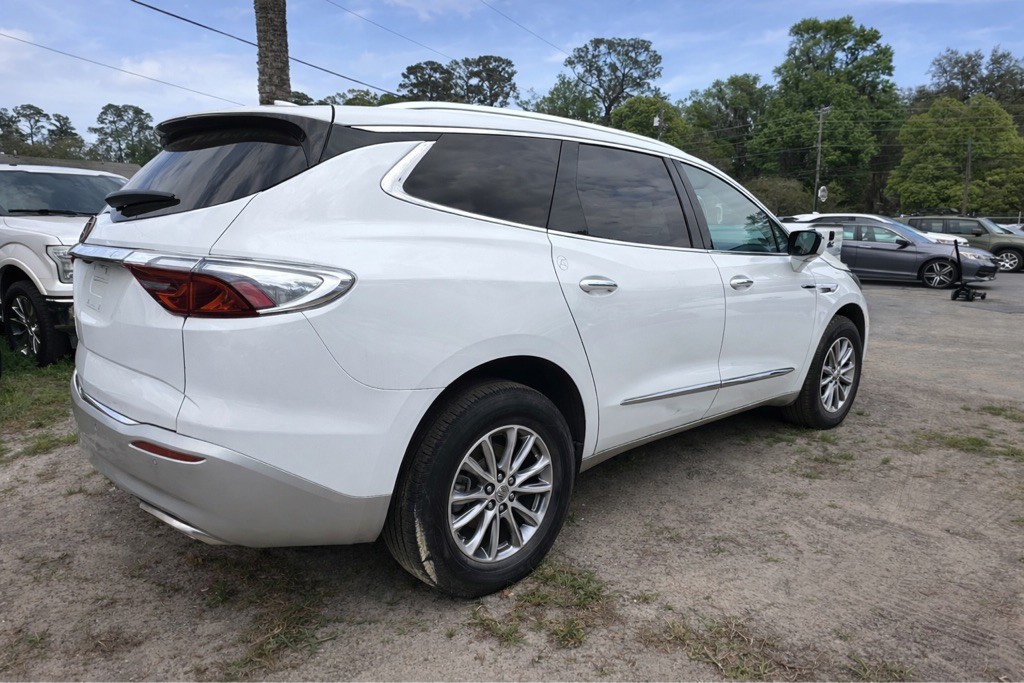 2023 Buick Enclave Image 3