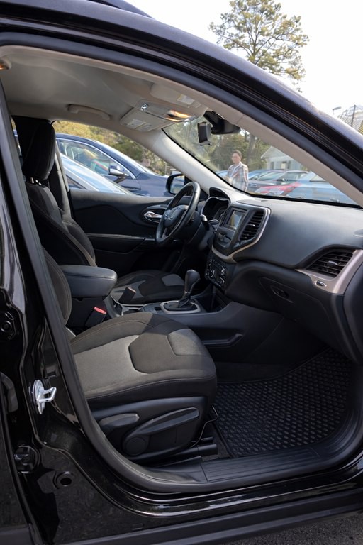 2016 Jeep Cherokee Image 2