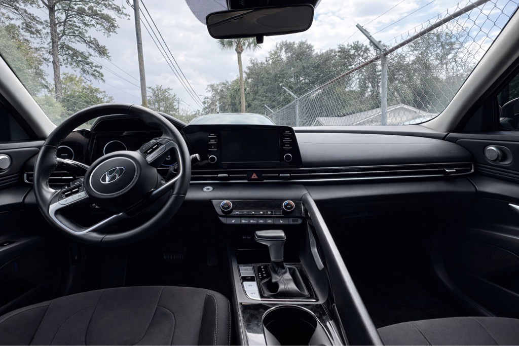 2022 Hyundai Elantra Image 4