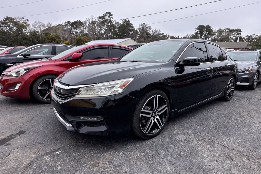 2017 Honda Accord Image 1