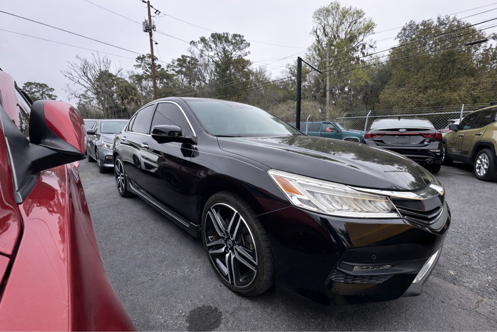 2017 Honda Accord Image 2
