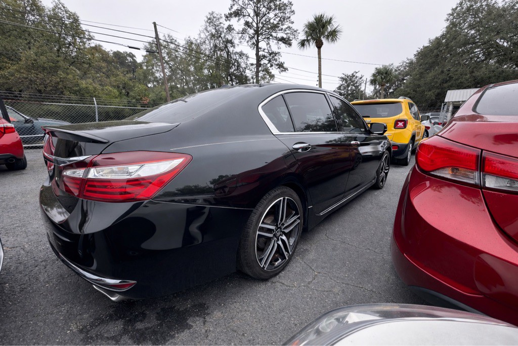 2017 Honda Accord Image 3