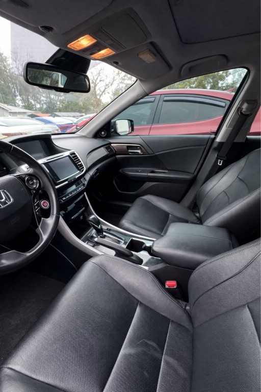 2017 Honda Accord Image 5