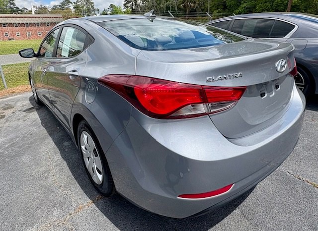 2016 Hyundai Elantra Image 3