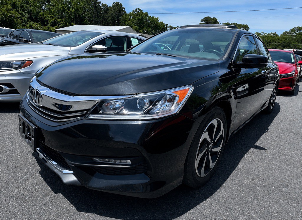2017 Honda Accord Image 2
