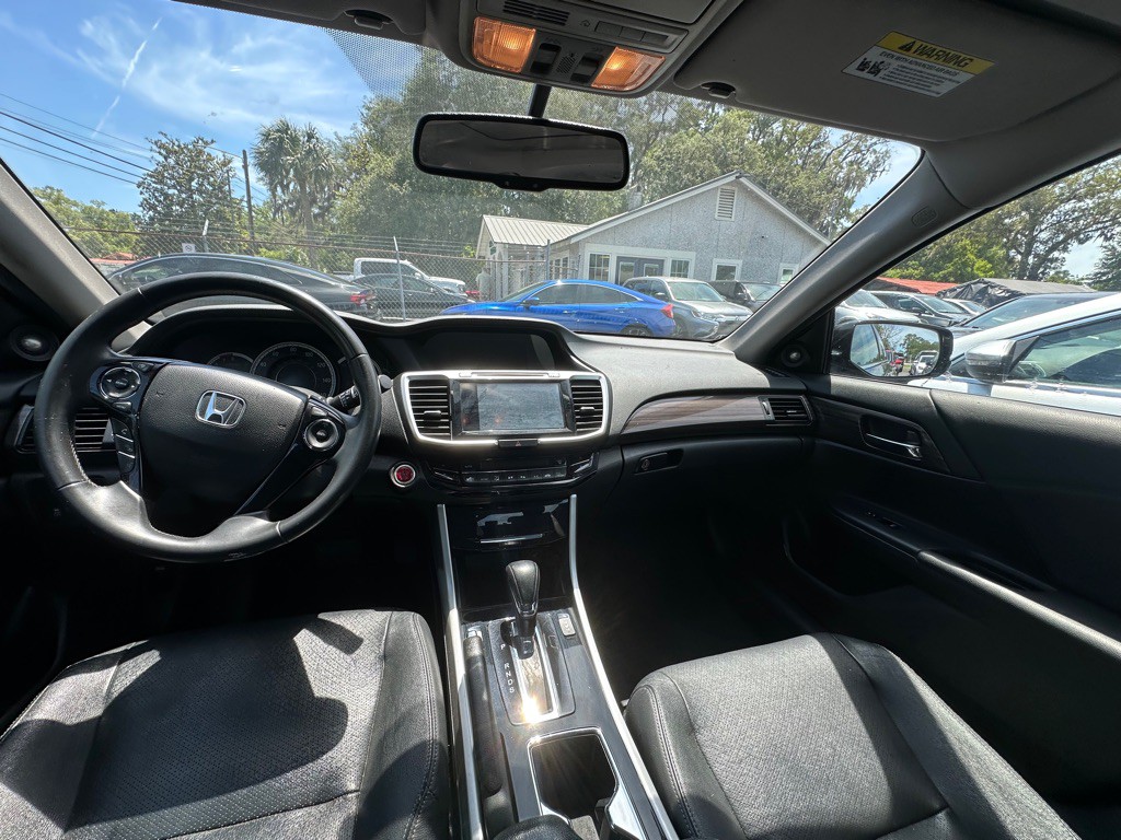 2017 Honda Accord Image 5