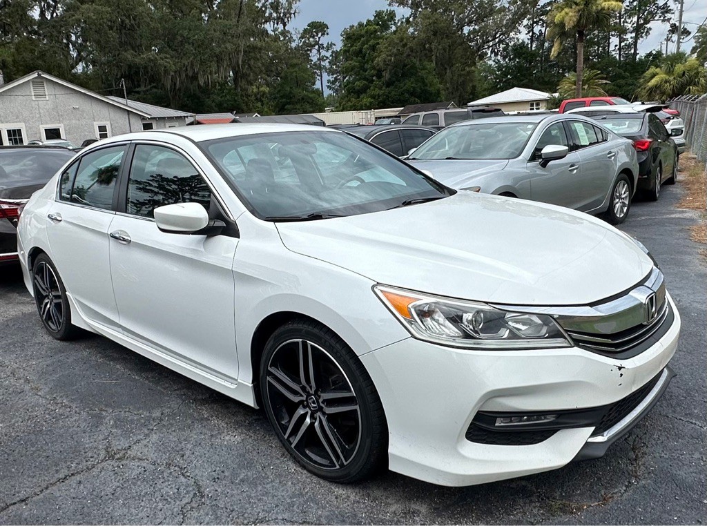 2017 Honda Accord Image 2