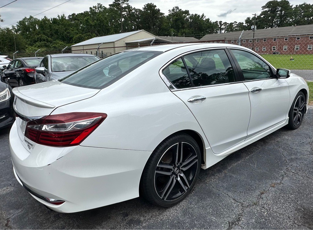 2017 Honda Accord Image 4
