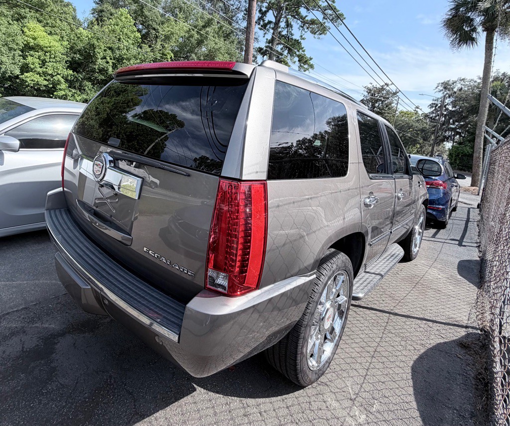 2013 Cadillac Escalade Image 3