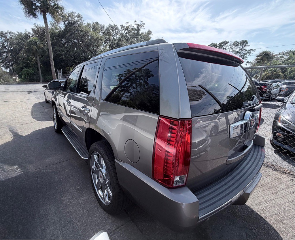 2013 Cadillac Escalade Image 4