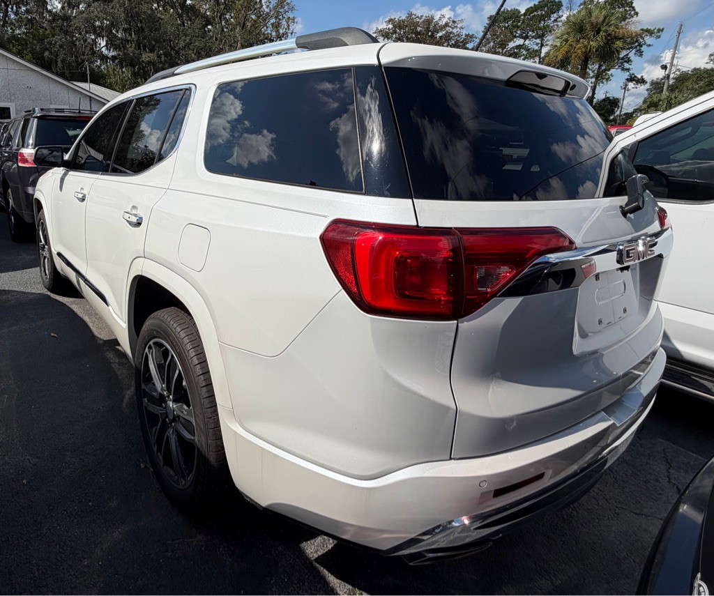 2017 GMC Acadia Image 3
