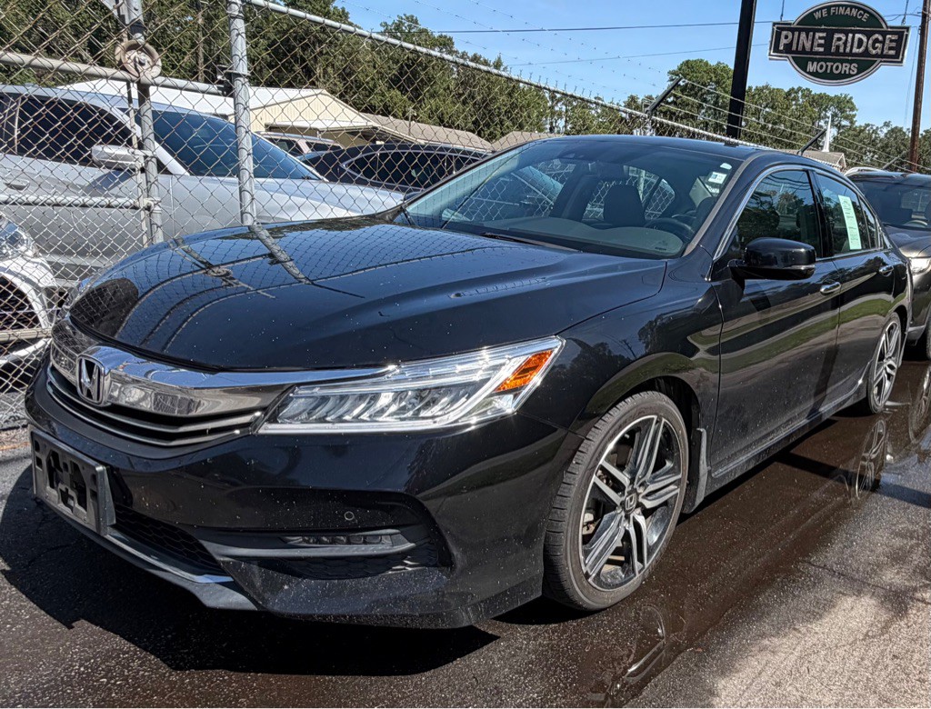 2017 Honda Accord Image 1