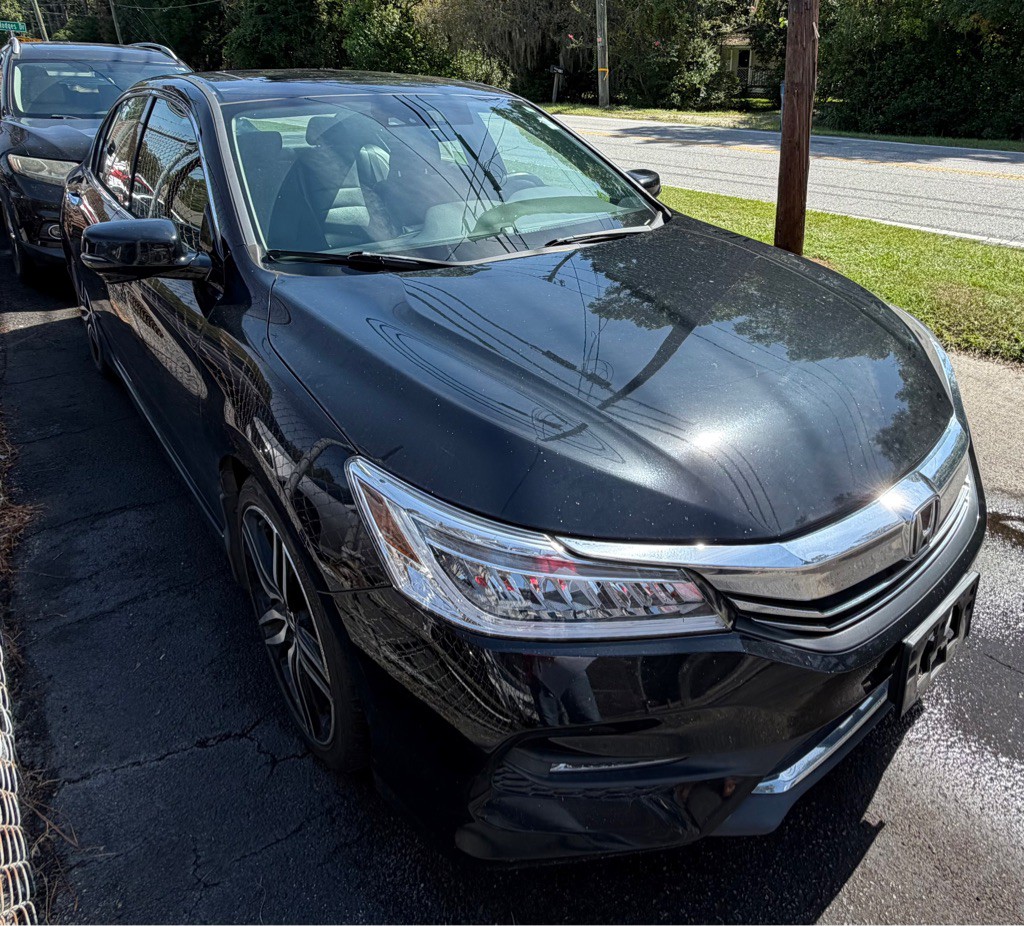 2017 Honda Accord Image 2