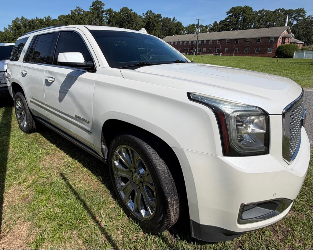 2016 GMC Yukon Image 2