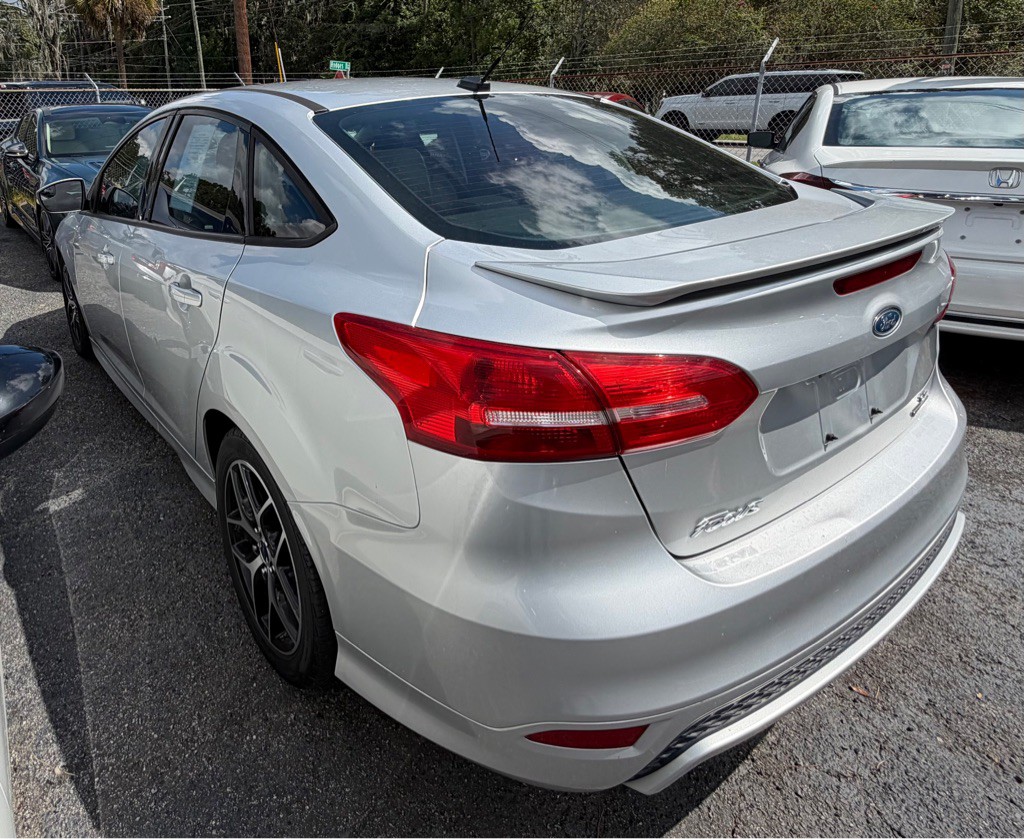 2016 Ford Focus Image 4