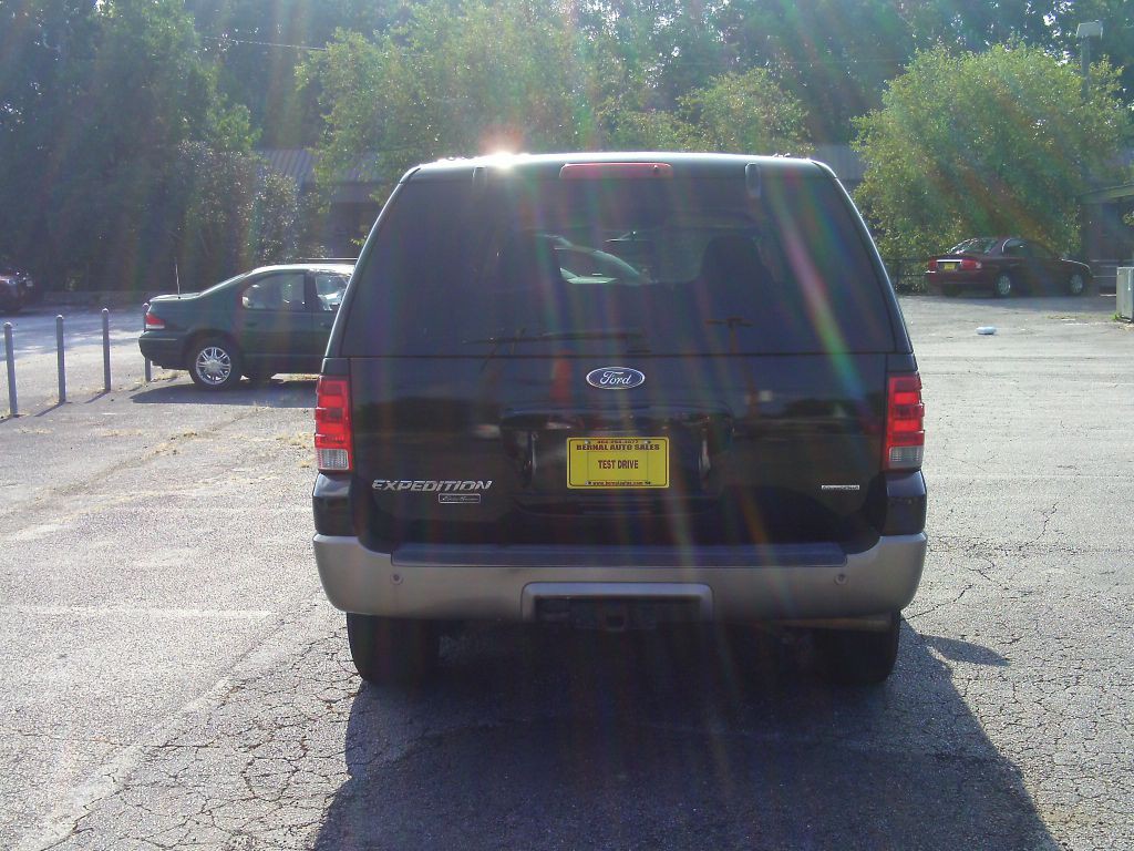 2003 Ford Expedition Image 9