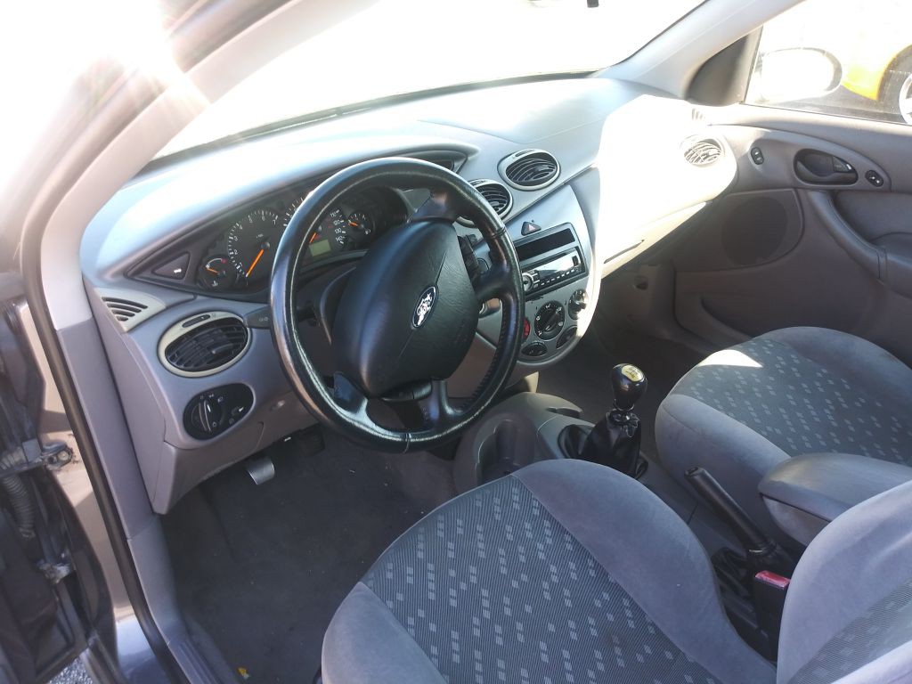 2002 Ford Focus Image 3