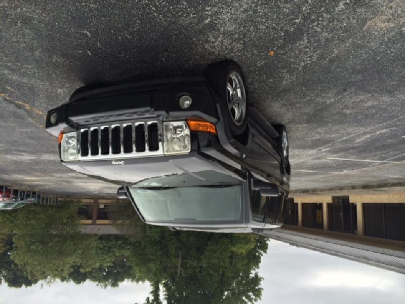 2006 Jeep Commander Image 2