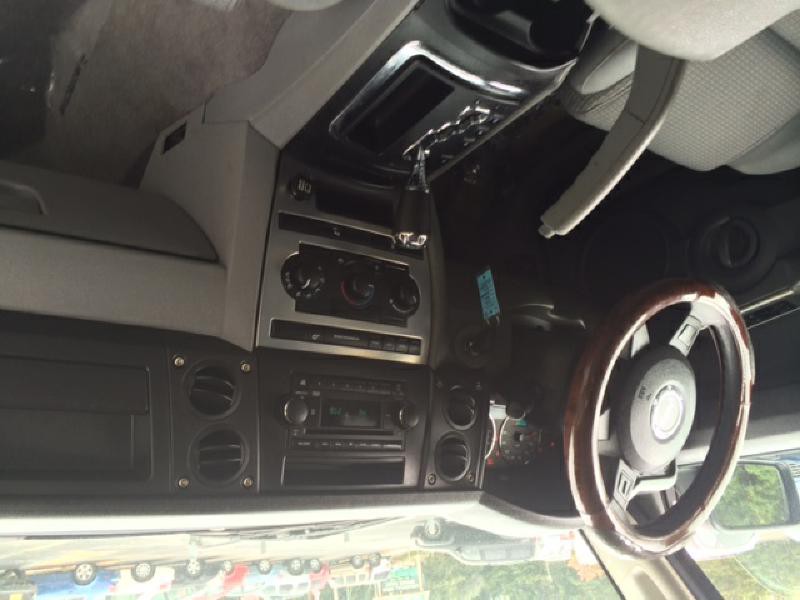 2006 Jeep Commander Image 9