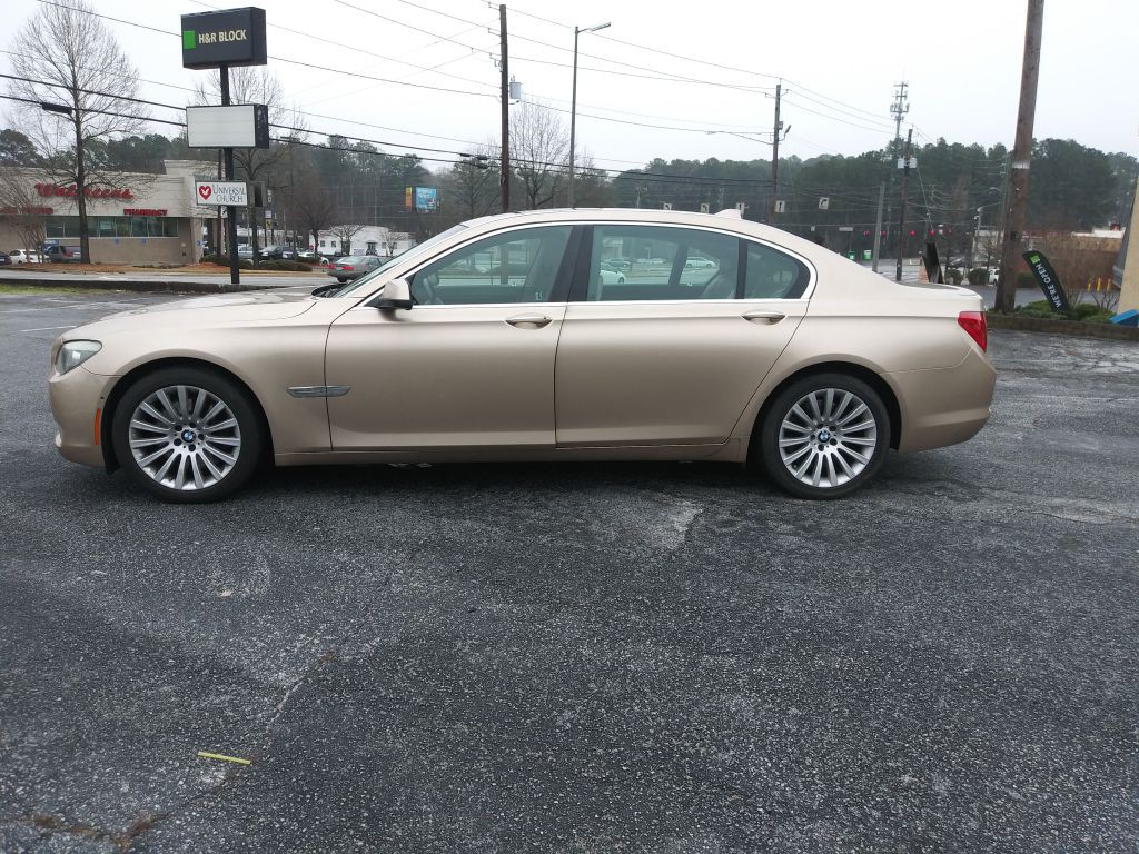 2009 BMW 7 Series Image 2