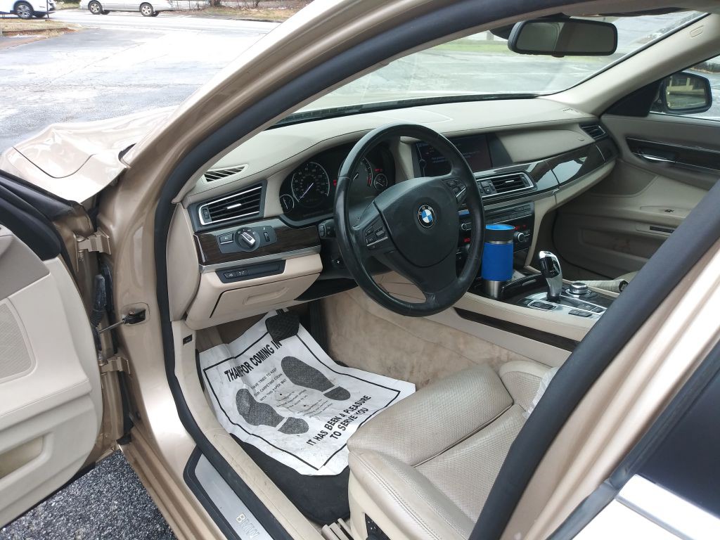 2009 BMW 7 Series Image 10